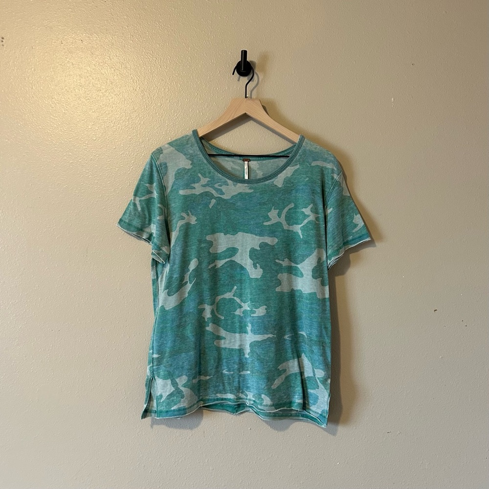 Free People Ocean Blue Camo T-Shirt S - Preloved, Great‎ Condition, Stylish
